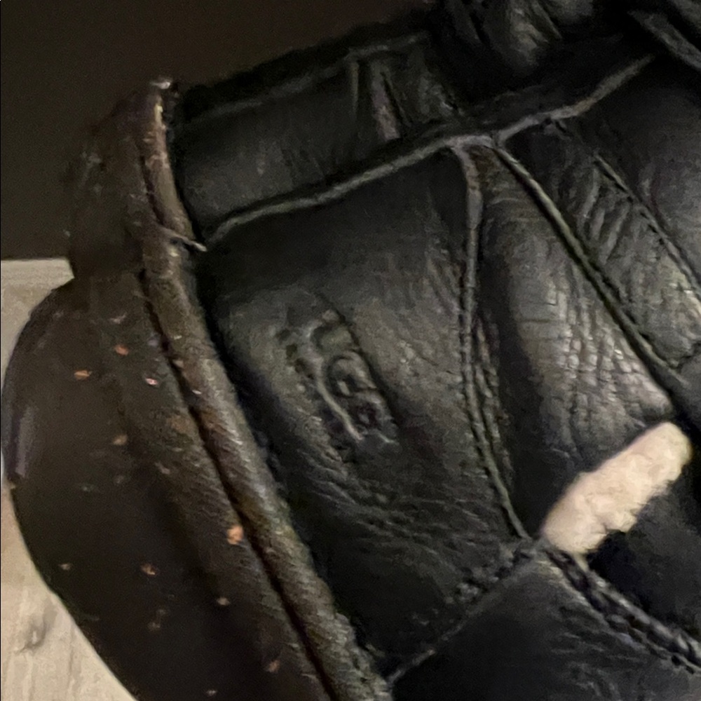 🛑 1 hour sale. UGG, Black Leather Winter Boots with Cream Shearling - Picture 4 of 10